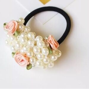 Boutique Faux Pearls and Rose buds black rubber band.NWT